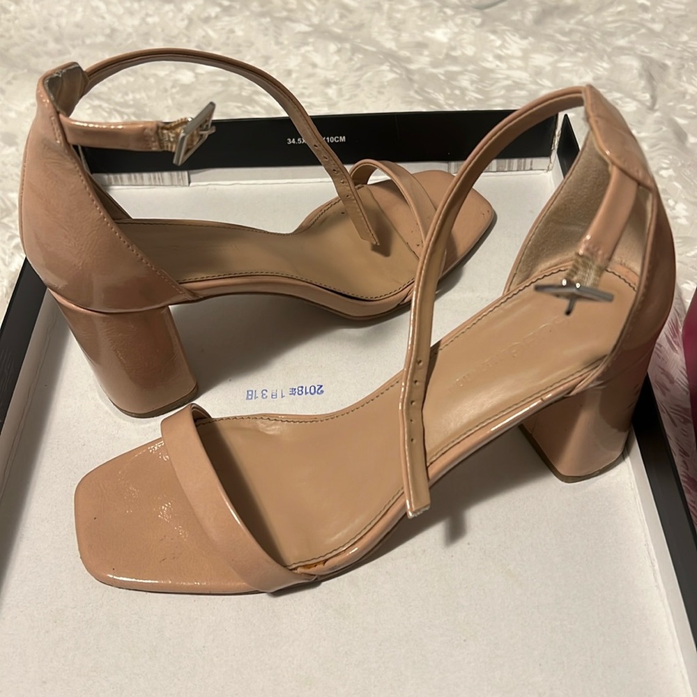 Pre-owned BCBG Generation Talia Sandal Heel, size 8.